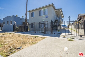Building Photo - 810 W 62nd St