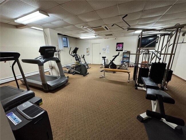 Building Photo - 1304 W Medicine Lake Dr