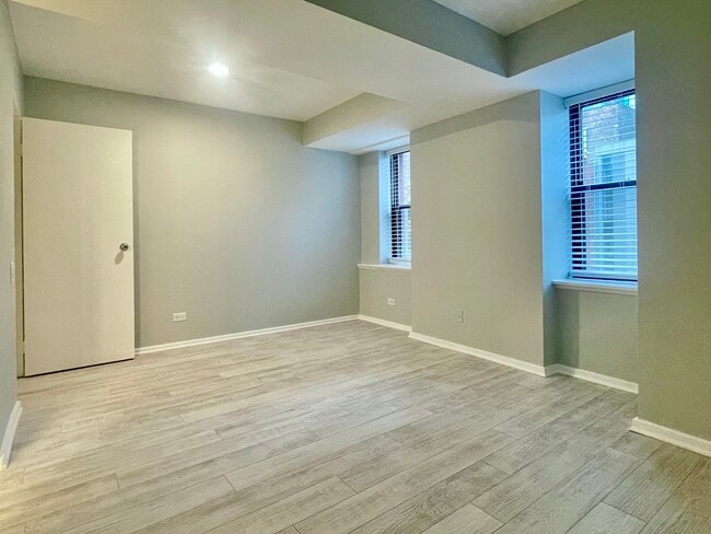 Building Photo - 40 E 9th St