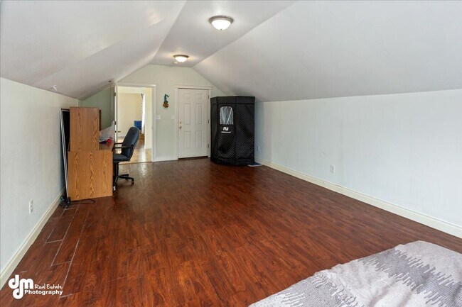 Building Photo - Spacious 5BD/3BA Home!