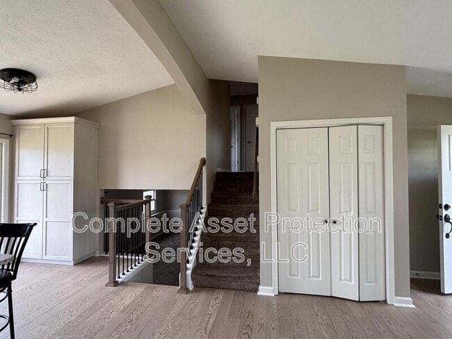 Building Photo - 6904 W 85th Pl