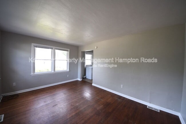 Building Photo - 9286 Marlow Ave