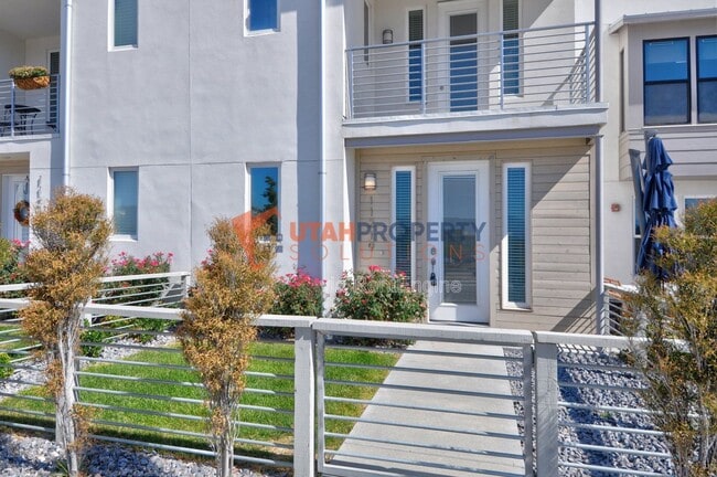 Building Photo - 11219 Clear Blue Dr