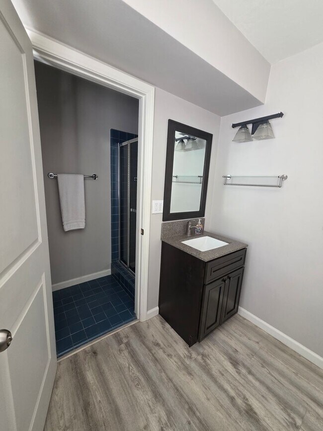 Building Photo - 3 Bedroom 3 Bath condo
