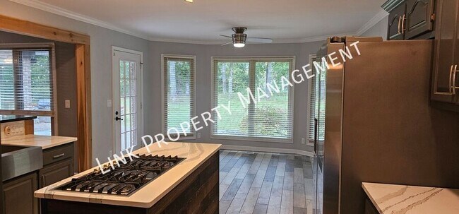 Building Photo - 7701 Elizabeth Way Dr