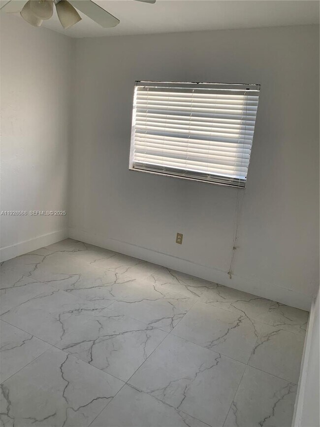 Building Photo - 14300 SW 105th Ave