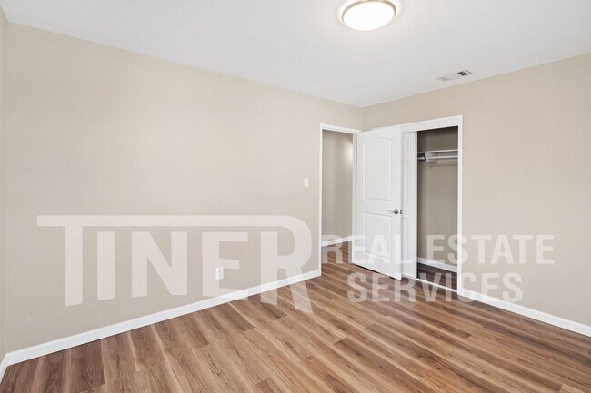 Building Photo - Tahoe Park 2 Bedroom Duplex