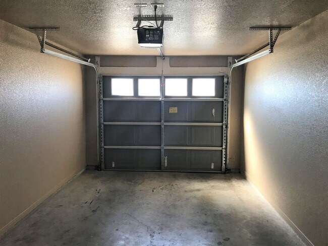 Building Photo - 3 Bedroom / 2 Bath Duplex – Text 201-231-7228 or Call 254-634-7698 for more info