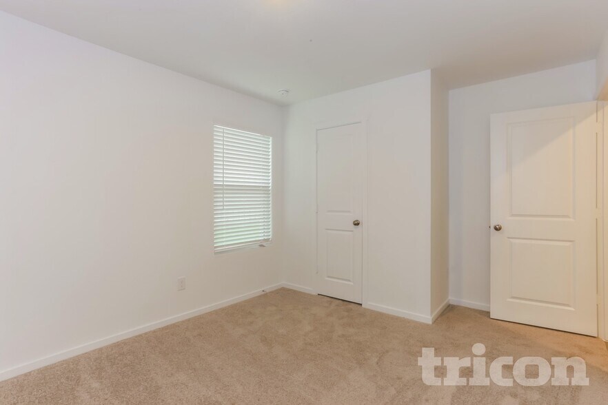 Building Photo - 15233 Rangeland Rd