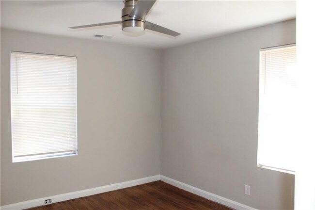 Building Photo - 2665 Northview Ave
