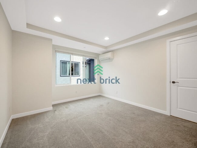 Building Photo - 3 Bed and 3.5 Bath Beautiful  Modern Townhome is Available for Rent!