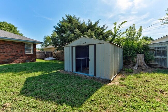 Building Photo - 1202 Windsor Way