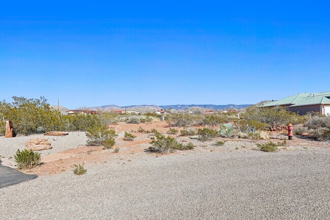 Building Photo - 3 bedroom 2 bath home with Acreage