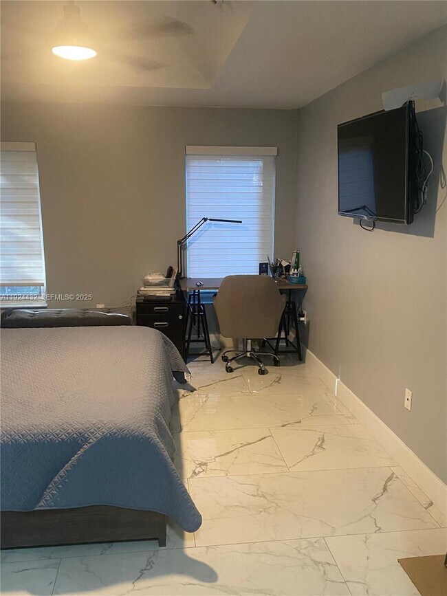 Building Photo - 14046 S Cypress Cove Cir