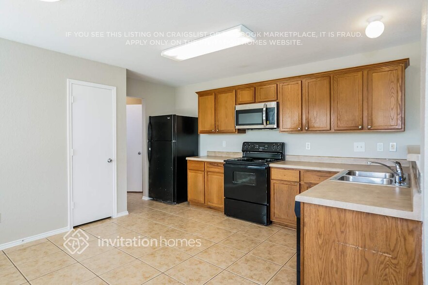 Building Photo - 9053 Trail Blazer Dr