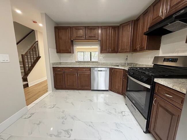 Building Photo - 11 Van Buren Pl