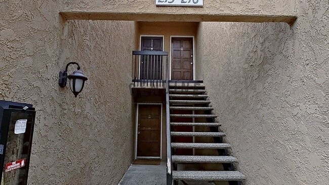 Building Photo - 1st Floor 1 Bedroom Unit in South Coast Me...