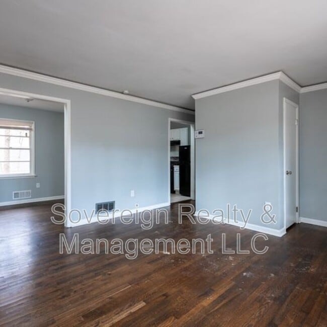 Building Photo - 4085 Kenora Dr SW