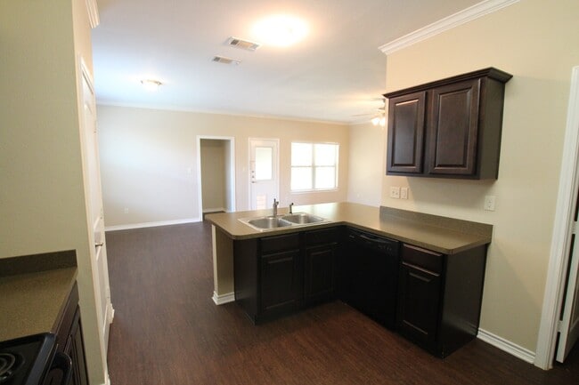 Building Photo - Gorgeous 3 Bedroom Home in The Ranch Subdi...