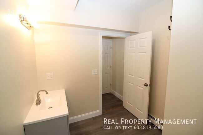 Building Photo - Spacious Large 3-BD apartment located in t...