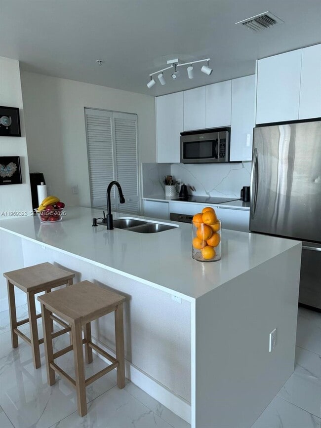 Building Photo - 300 S Biscayne Blvd