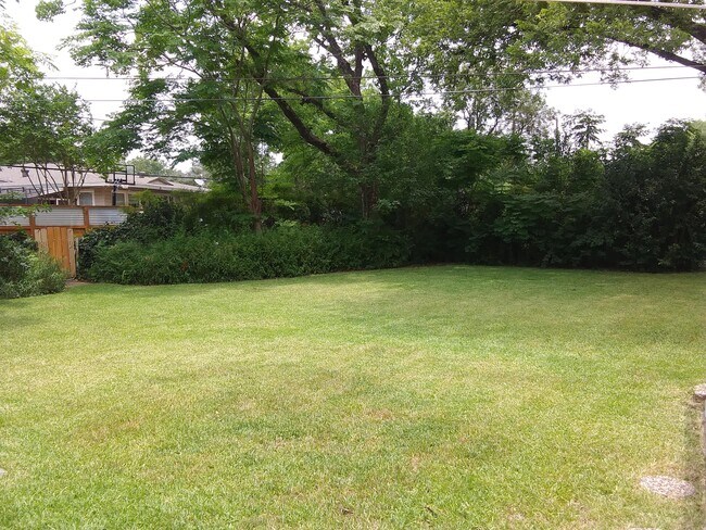 Building Photo - 353 Irvington Dr