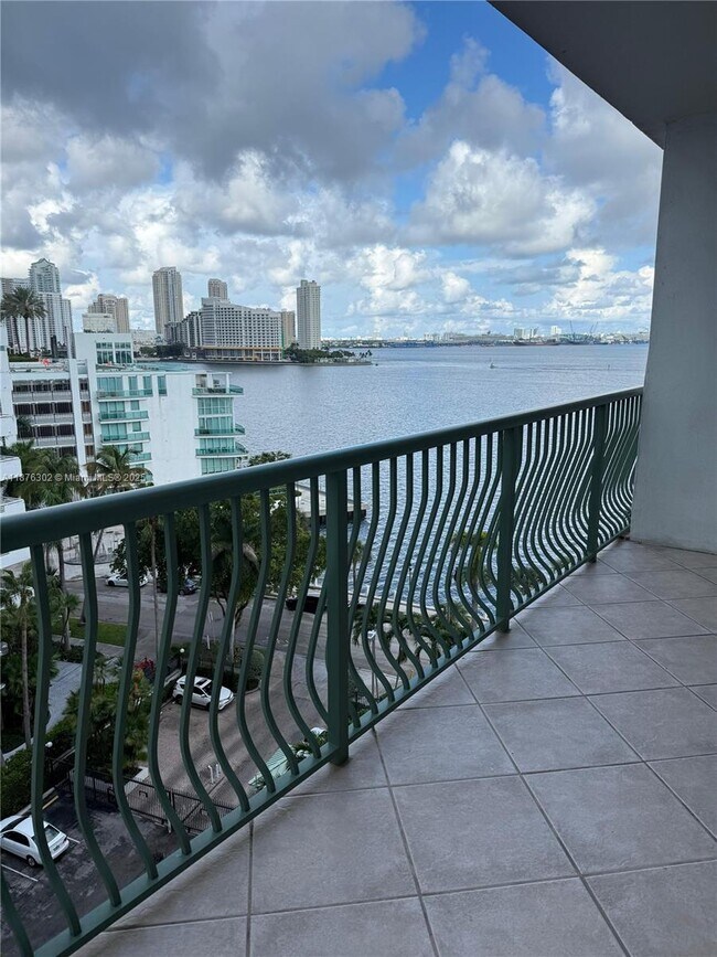 Building Photo - 1408 Brickell Bay Dr