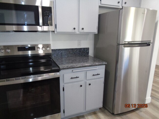 Building Photo - Single Story Condo in Park Somerset complex