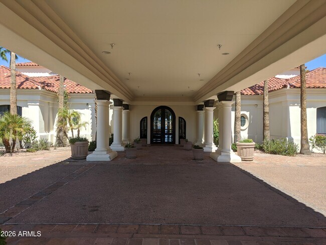 Building Photo - 1321 N Jamaica Way