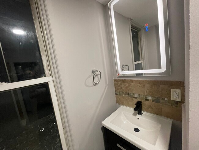 Building Photo - 539 Hamilton St