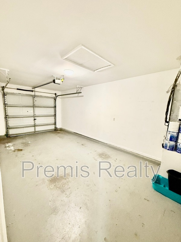 Building Photo - 747 Brook St NE