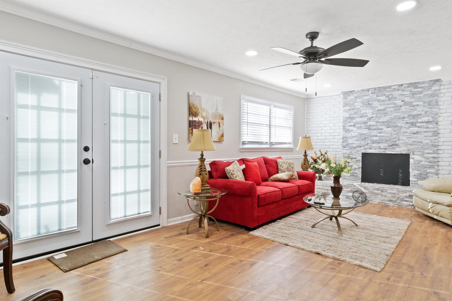 Building Photo - Bright, Spacious Stone Mountain Residence ...