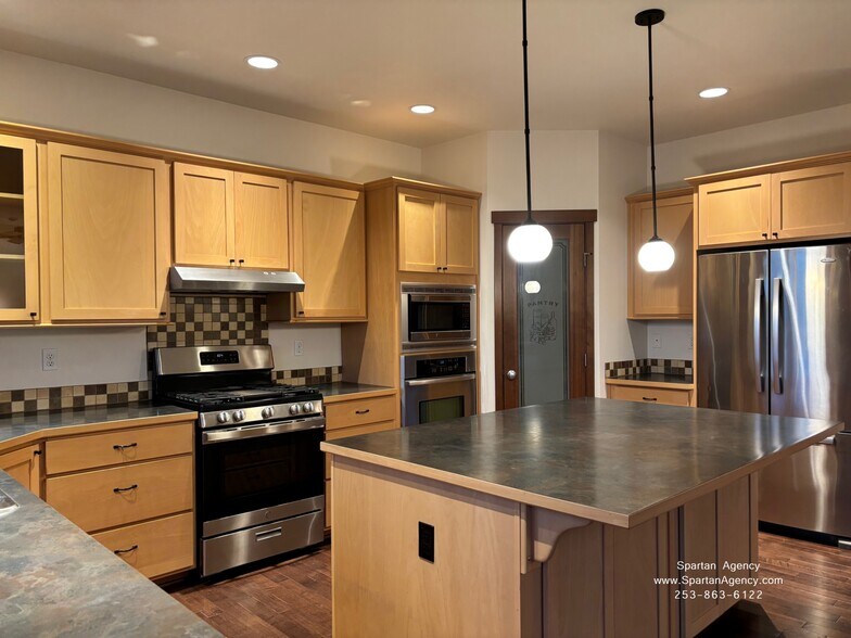 Building Photo - 10801 171st Ave E