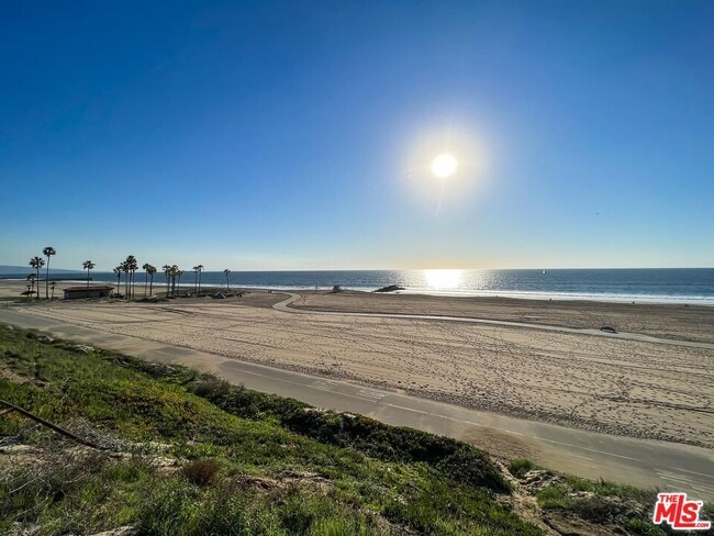 Building Photo - 6985 Trolleyway S