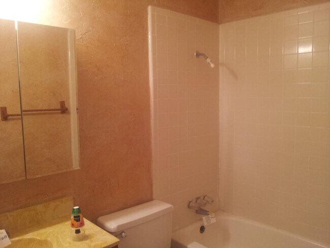 Building Photo - Spacious 3BR House in The Colony