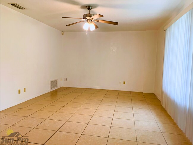 Building Photo - 1505 Edgewater Rd