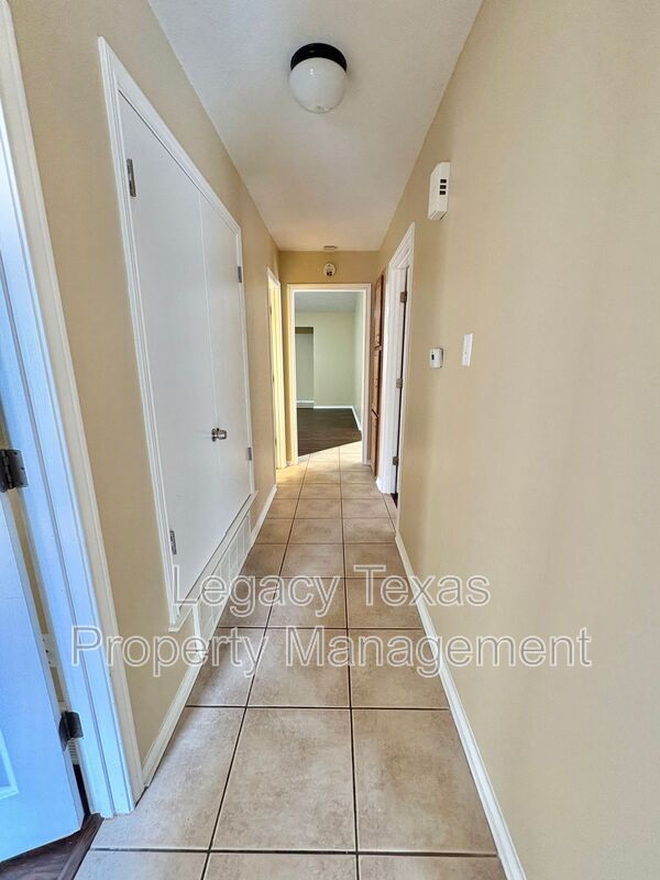 Building Photo - 1208 Lindsey Ln