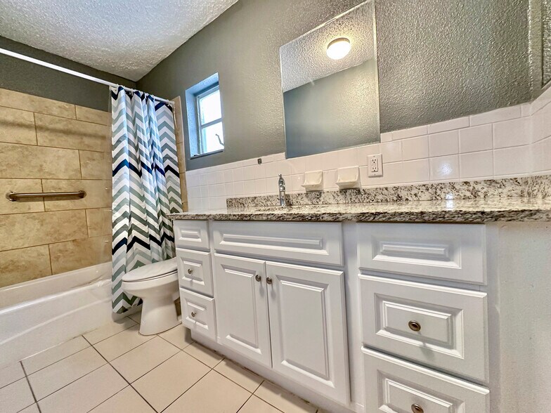 Building Photo - 5833 Sun Glo Ave