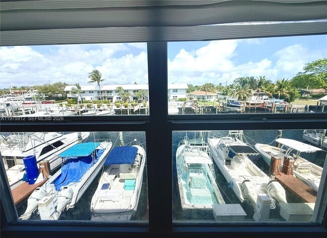 Building Photo - 2533 NE 15th St