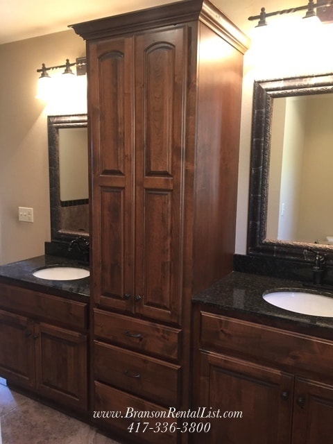 Building Photo - Fresh New Look - 4BR 21/2 Bath