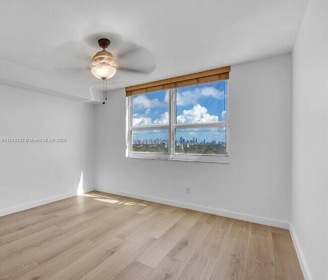 Building Photo - 2665 SW 37th Ave