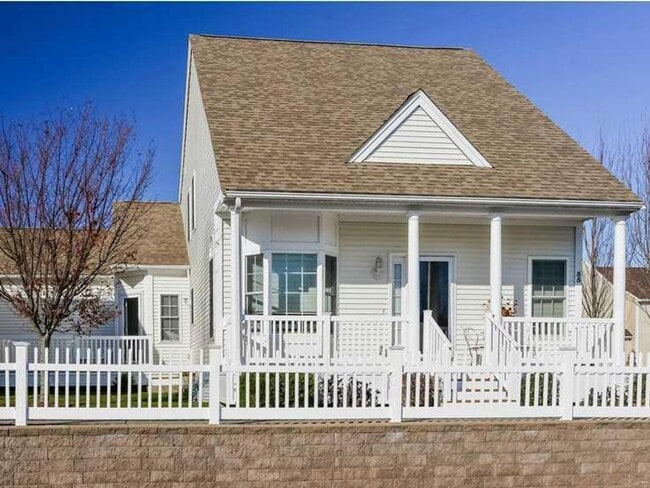 Primary Photo - ****Cranston/Newbury Village – Exclusive T...