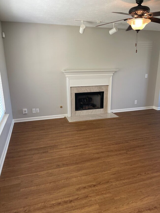 Building Photo - 3 Bed 2.5 Bath Nashville Opry Mills Area F...