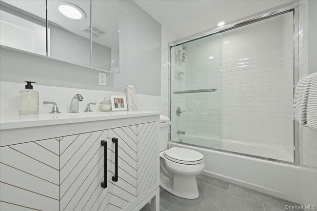 Building Photo - 5 Carlton Ave