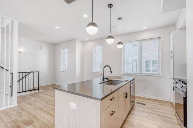 Building Photo - 3101 W 47th Ave