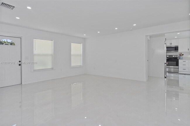Building Photo - 1473 NE 30th Ct