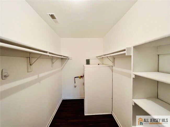 Building Photo - 5215 Ravens Crest Dr