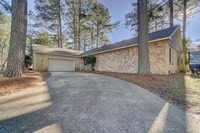 Building Photo - 3 bedroom 2 bath home Chesapeake home with a pool