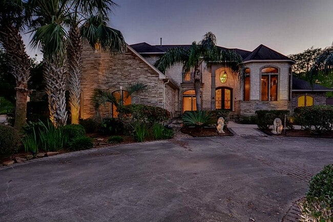 Building Photo - 58 Lake Rd