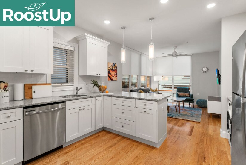 Building Photo - Furnished Bedroom with Private Bath in South Boston